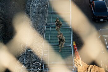 Texas argumenta "invasión" para justificar leyes migratorias más estrictas. (REUTERS/Go Nakamura)
