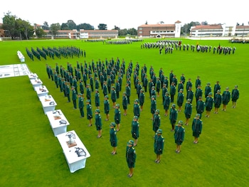 Los estudiantes recibirán el grado de subteniente tras cursar cuatro años del pregrado de Profesional en Ciencias Militares. (prensa Ministerio de Defensa)
