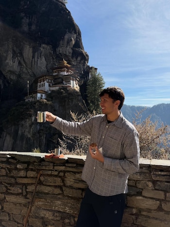 Albon fue a Tailandia