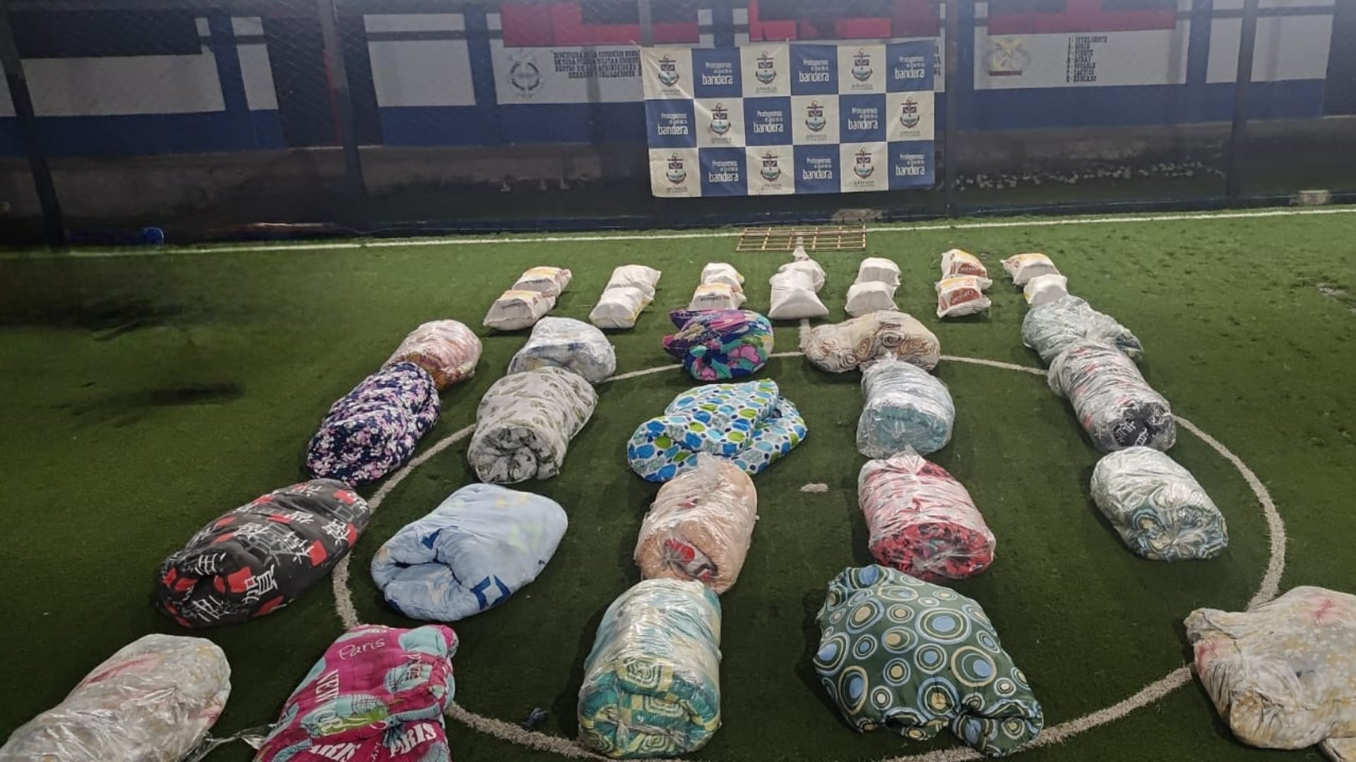 Armada incautó 303 kilos de marihuana y cocaína ocultos entre colchones y costales de arroz en Bahía Solano