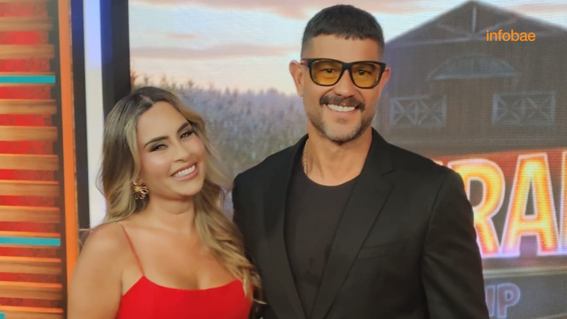 Ethel Pozo y Yaco Eskenazi sonríen juntos en la presentación de
