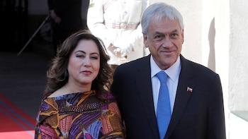 Bolivia’s vice minister of foreign affairs Carmen Almendras and Chile's President Sebastian Pinera pose for a picture during the Prosur summit, at the presidential palace La Moneda, in Santiago, Chile March 22, 2019. REUTERS/Rodrigo Garrido
