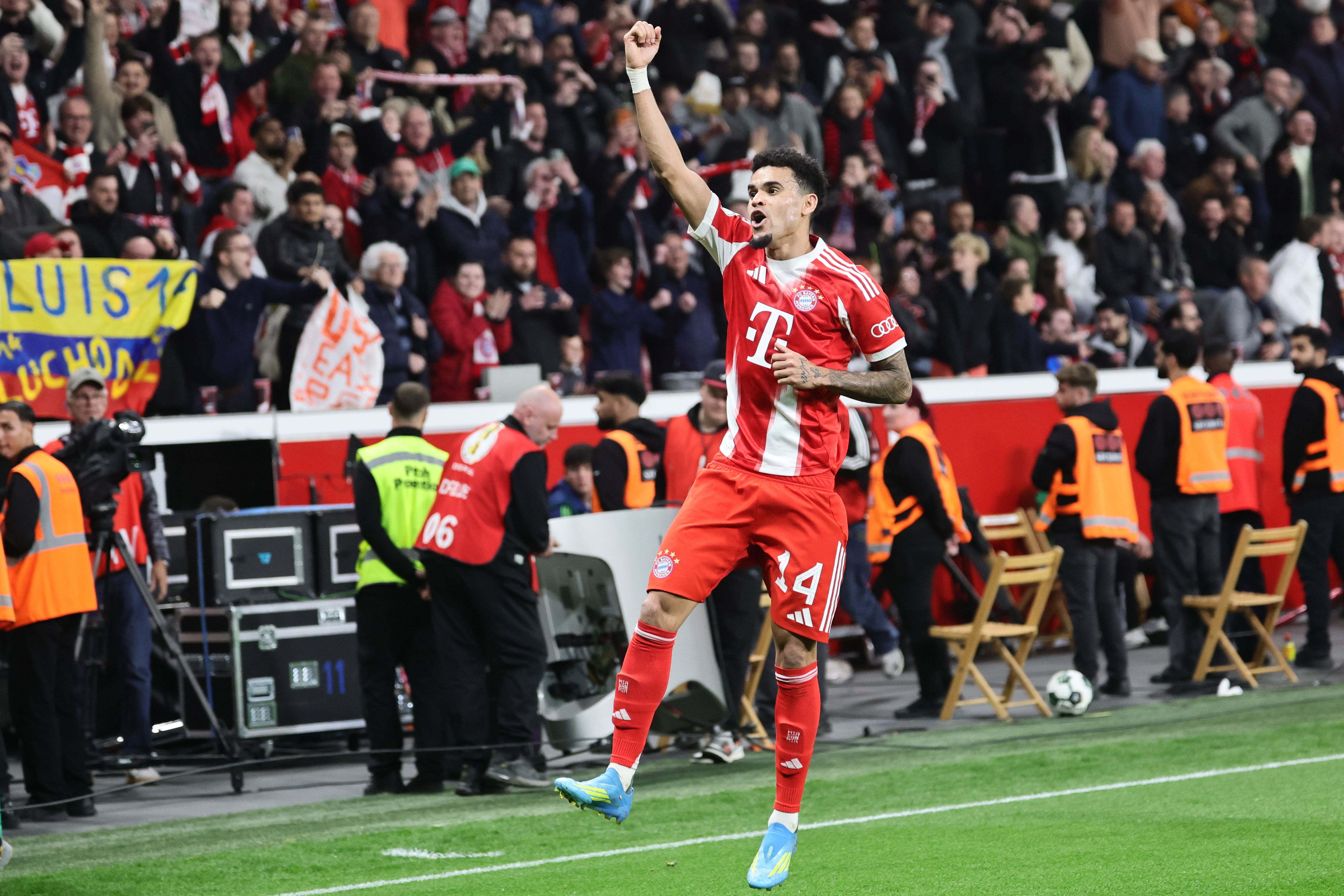 Luis Díaz ya salió campeón de la Supercopa de Alemania y la Bundesliga con el Bayern Múnich, y tiene la opción de sumar la Copa de Alemania y la Champions - crédito RONALD WITTEK/EFE/EPA