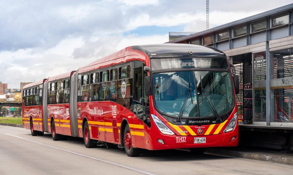 Creador de contenido compartió tips para evitar robos en Transmilenio ante nuevas modalidades: “Antipuñaladas”