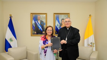 La Cancillería de El Salvador recibe las Copias de Estilo del nuevo Nuncio Apostólico