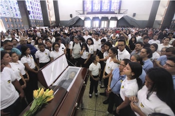 El recuerdo de Álvaro Conrado, joven solidario y deportista, permanece vivo entre familiares y sociedad civil, que exigen justicia en el país. (Agencia EFE)
