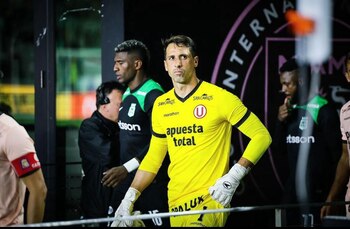Sebastián Britos es el jale de Universitario en el arco.