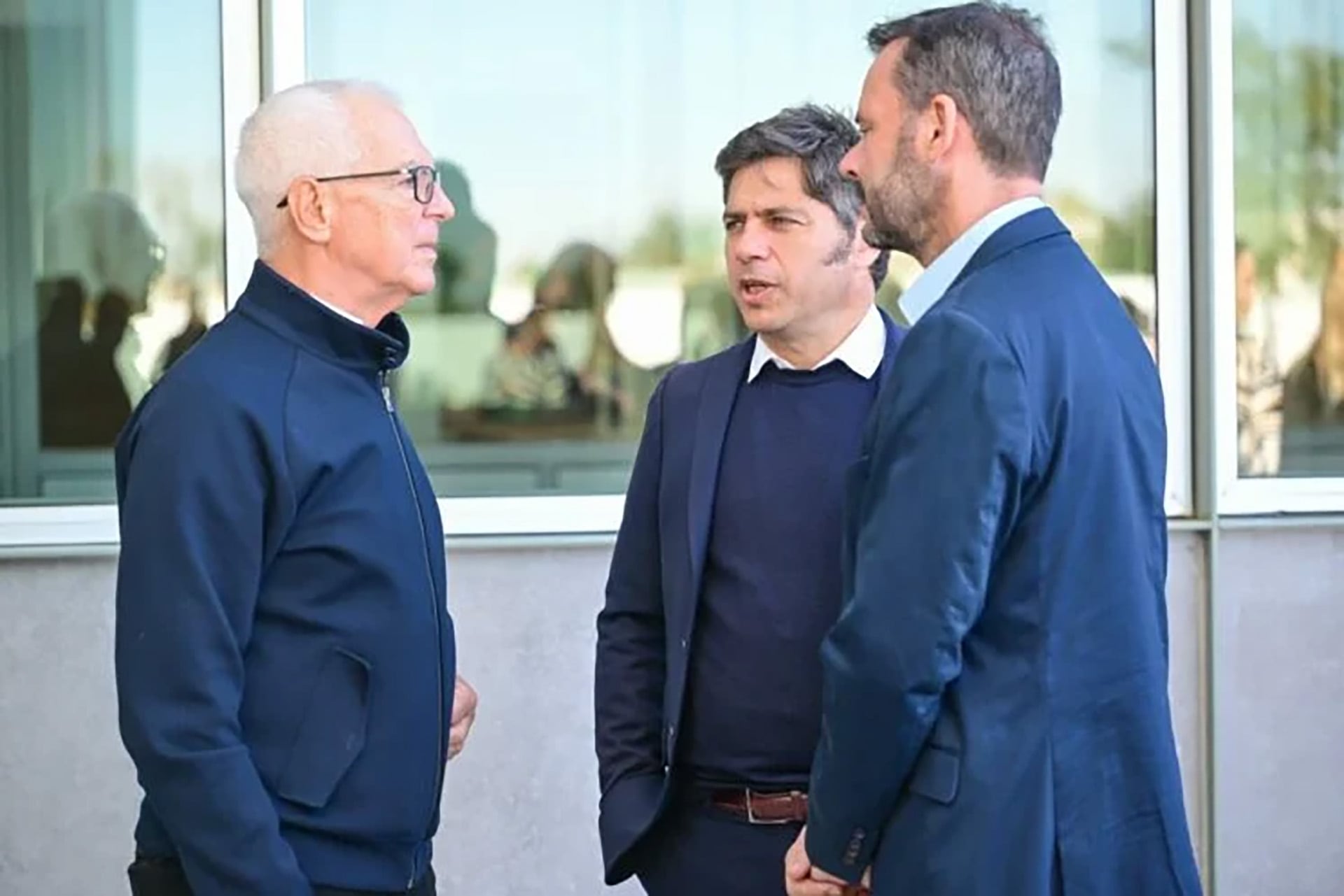 El gobernador Axel Kicillof, el empresario Eduardo Constantini y el intendente de Escobar, Ariel Sujarchuk