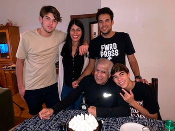 Pedro Marchetta rodeado de su