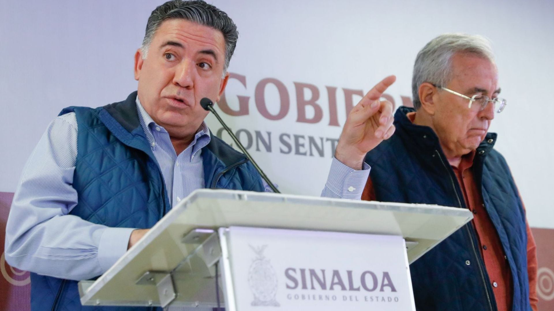 El senador de Morena por Sinaloa publicó una fotografía de un libro de Séneca con una cita sobre la rectitud. (FOTO: JOSÉ BETANZOS ZÁRATE/CUARTOSCURO COM)