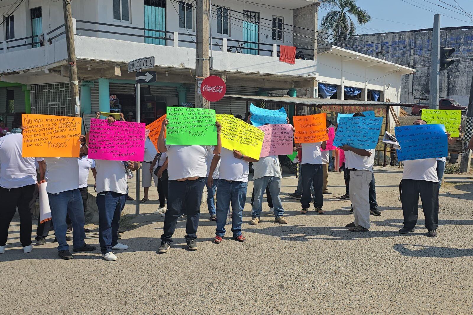 Los manifestantes se alzaron con pancartas que rechazan la administación de la gobernadora Evelyn Salgado Pineda | Foto: X / @ImpudorPolitico