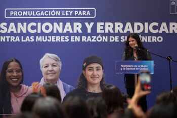 La ministra de la Mujer