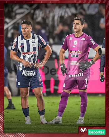 Gianfranco Chávez y Alejandro Duarte quedaron expuestos en el gol de Lisandro Alzugaray para el triunfo de Universitario sobre Alianza Lima en Matute. - créditos: Movistar Deportes