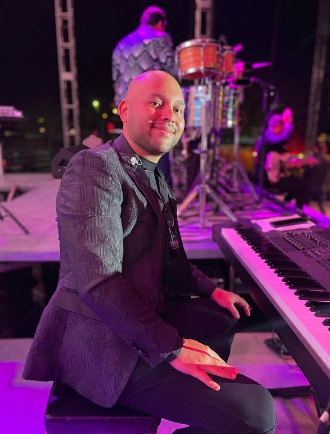 El músico Gerson Leos fallece tras sufrir un infarto mientras jugaba béisbol en Mazatlán, según confirmaron fuentes cercanas al entorno musical (IG)