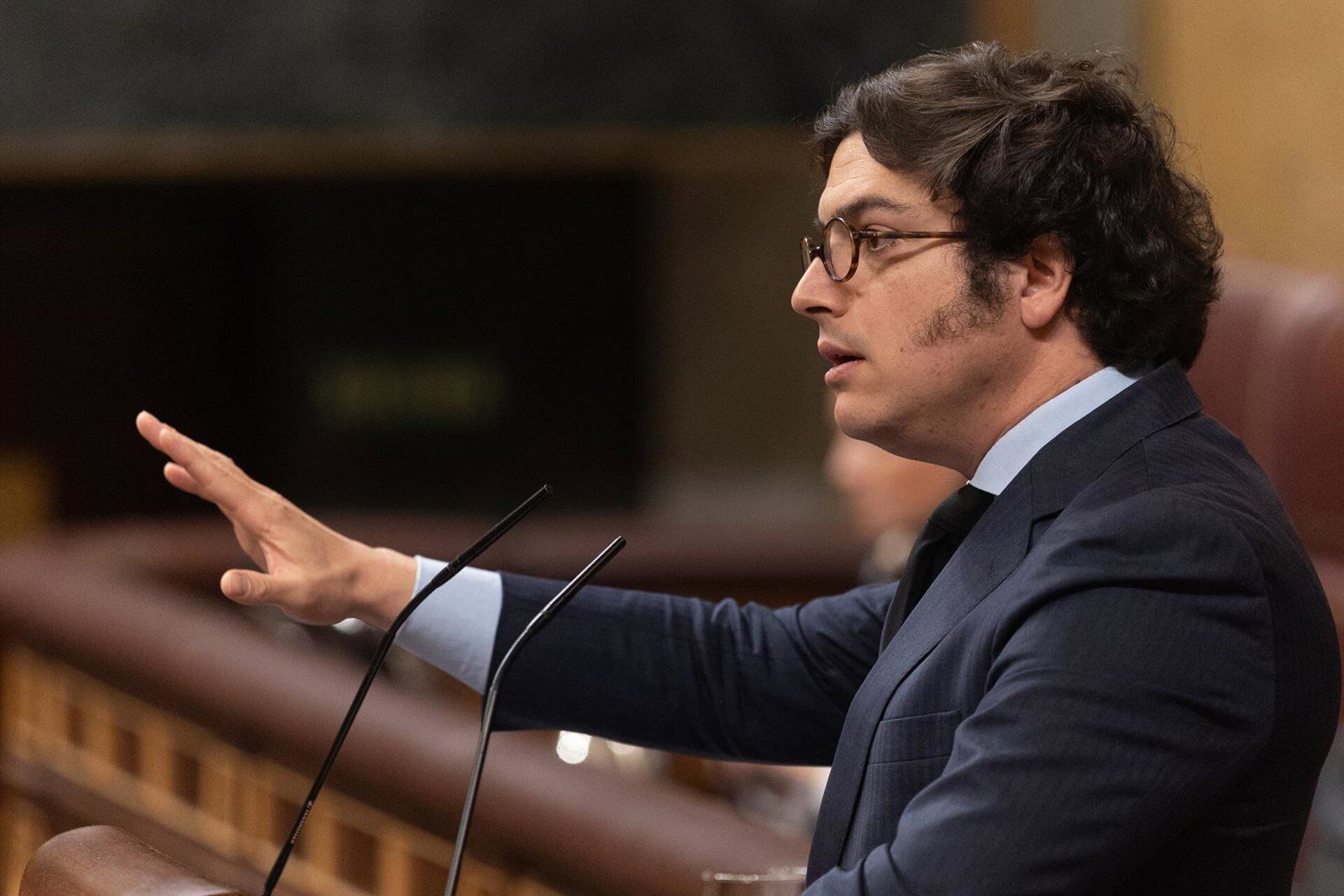 Vox tacha de «hipócritas» al PSOE, Junts y ERC por mostrarse en contra del burka y rechazar su ley para prohibirlo