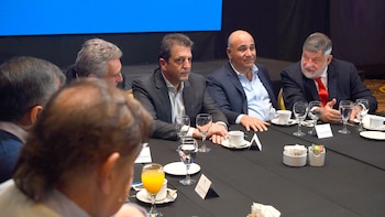 Sergio Massa junto a su