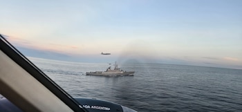 Recorrida de la Armada hasta la milla 200 para controlar la pesca ilegal