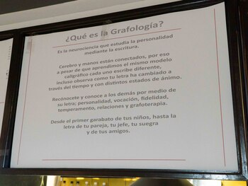 Por medio de su cafetería, Maryfer Centeno busca socializar la grafología (Infobae México/Diego Alva)