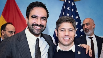 Kicillof construye su candidatura y se reunió con Mamdani y Pedro Sánchez: “En Argentina se vive una catástrofe”