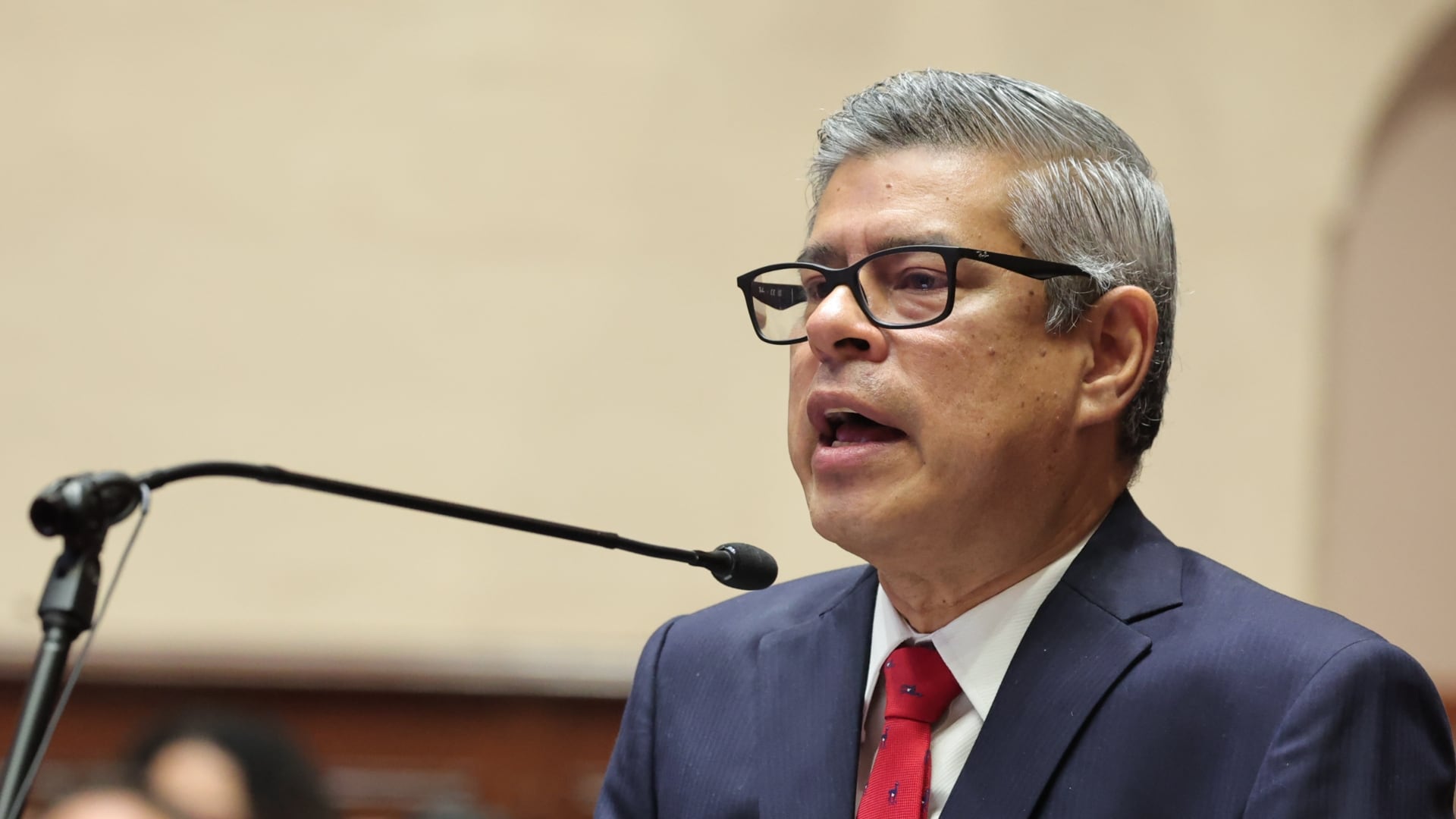 Luis Galarreta plantea sacar de penales a presos por delitos menores para que trabajen en cuarteles