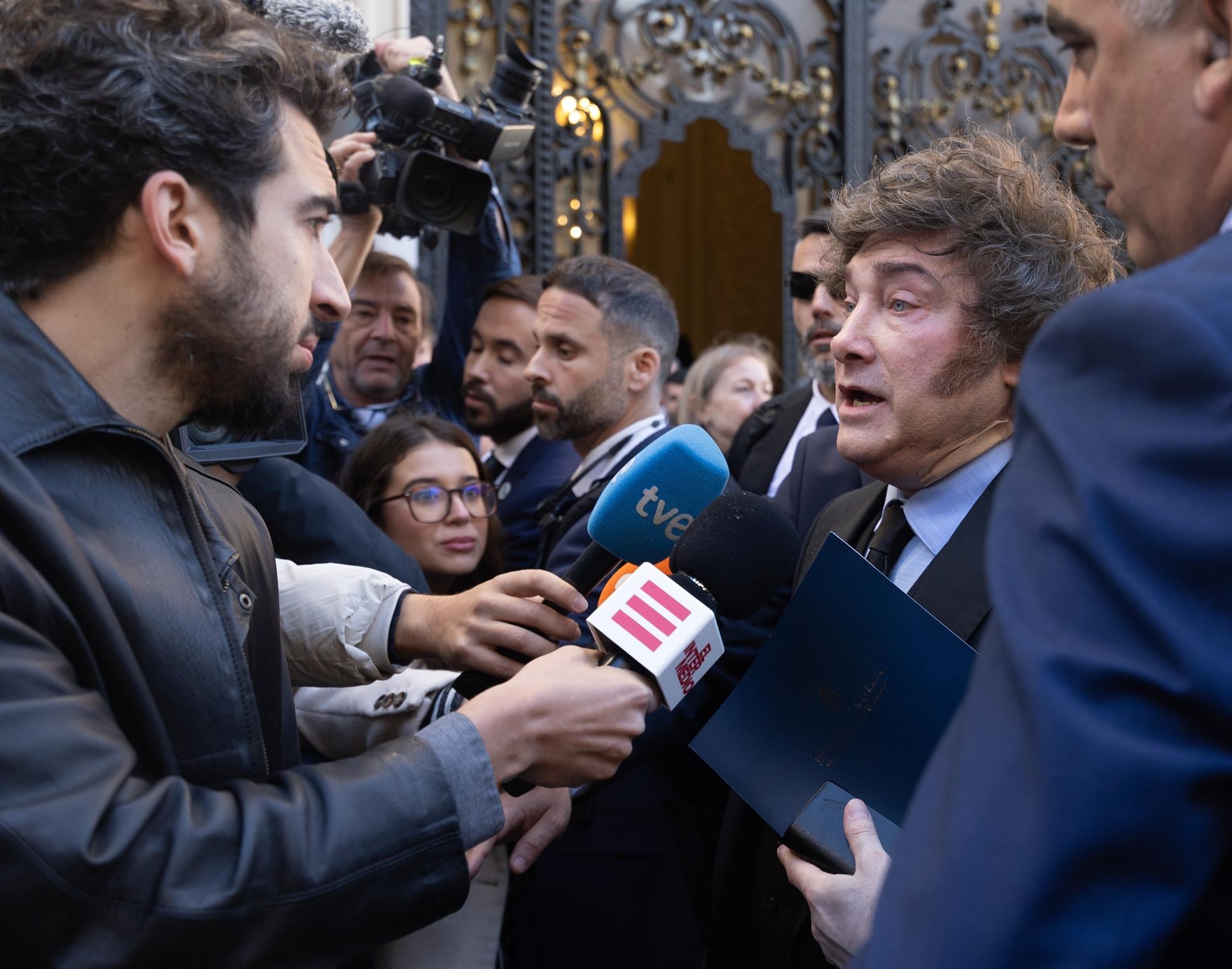 La FAPE condena los "insultos y ataques personales" de Milei a los periodistas españoles