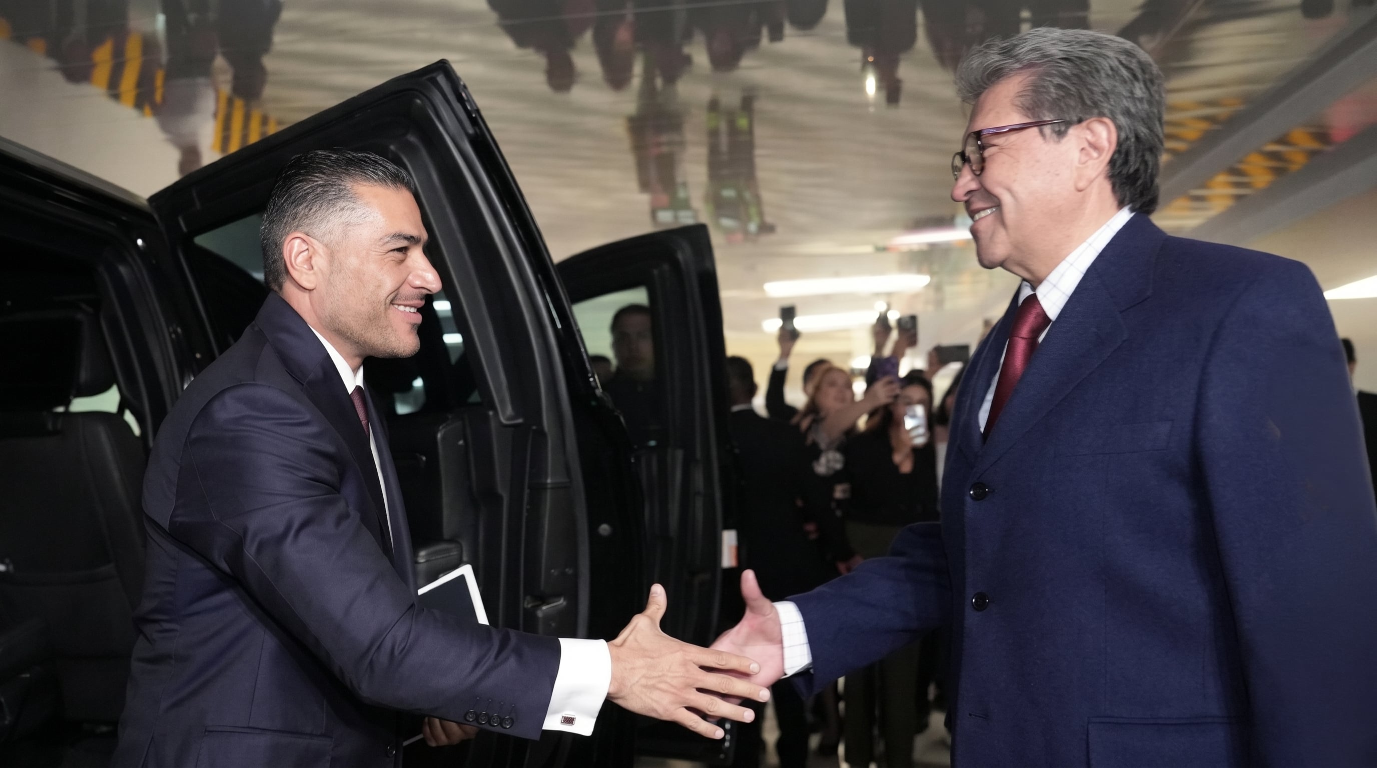 Legisladoras reciben a Omar García Harfuch con afecto