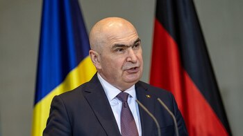 La socialdemocracia y la ultraderecha rumanas presentan una moción de censura conjunta contra el Gobierno