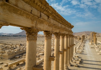Siria muestra en Palmira la combinación de urbanismo romano, tradiciones locales e influencias persas. (AP Foto/Khalil Hamra)