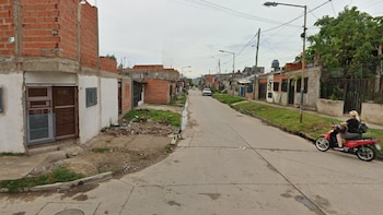 Un adolescente fue baleado por