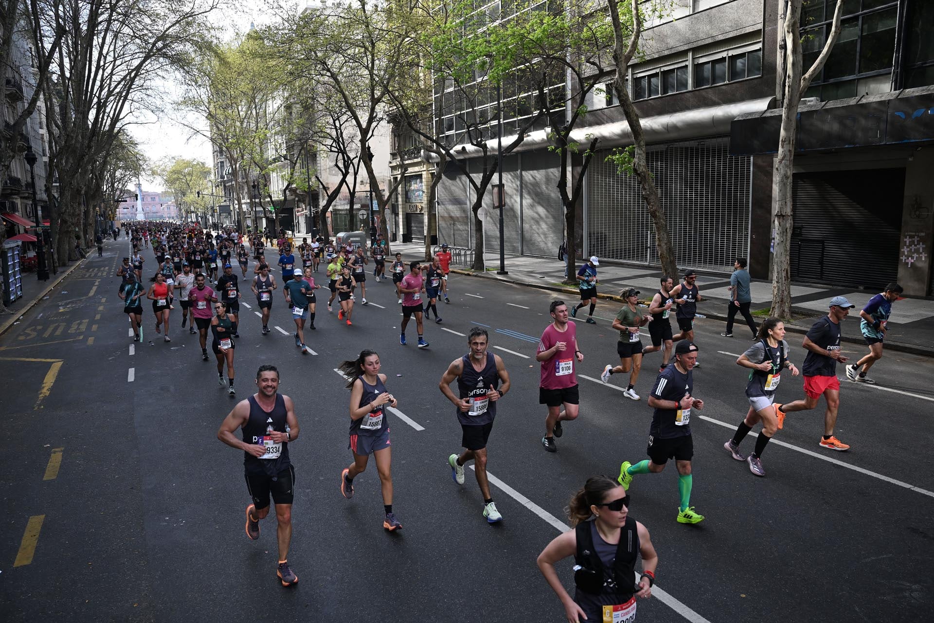 Los cortes de tránsito acompañaron el paso de la Maratón de Buenos Aires por Palermo, Recoleta, el centro porteño, Puerto Madero y La Boca (Maximiliano Luna)