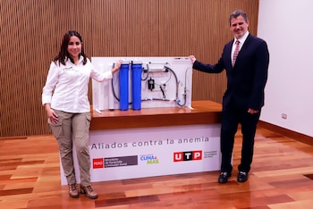 Lesly Shica, ministra de Desarrollo e Inclusión Social, y Jonathan Golergant, rector de la UTP. (Foto: Difusión)