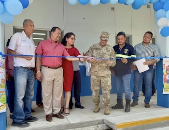 Autoridades locales y representantes del