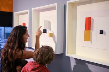 "La imaginación geométrica" invita a repensar las seis décadas de trayectoria del artista a través de núcleos temáticos