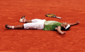 Un joven Nadal en 2005 tras conquistar Roland Garros (Reuters/Jason O'Brien/File Photo)