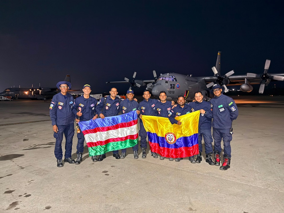 Los nueve integrantes del Cuerpo de Bomberos Voluntarios de Cali regresaron a la ciudad tras 11 días de labores de búsqueda y rescate en Venezuela. - crédito @BomberosCali119/X