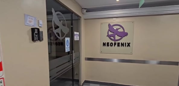 En la clínica privada encontraron seis equipos médicos con números de serie coincidentes con los del hospital (Instagram/@neofenixsrl)