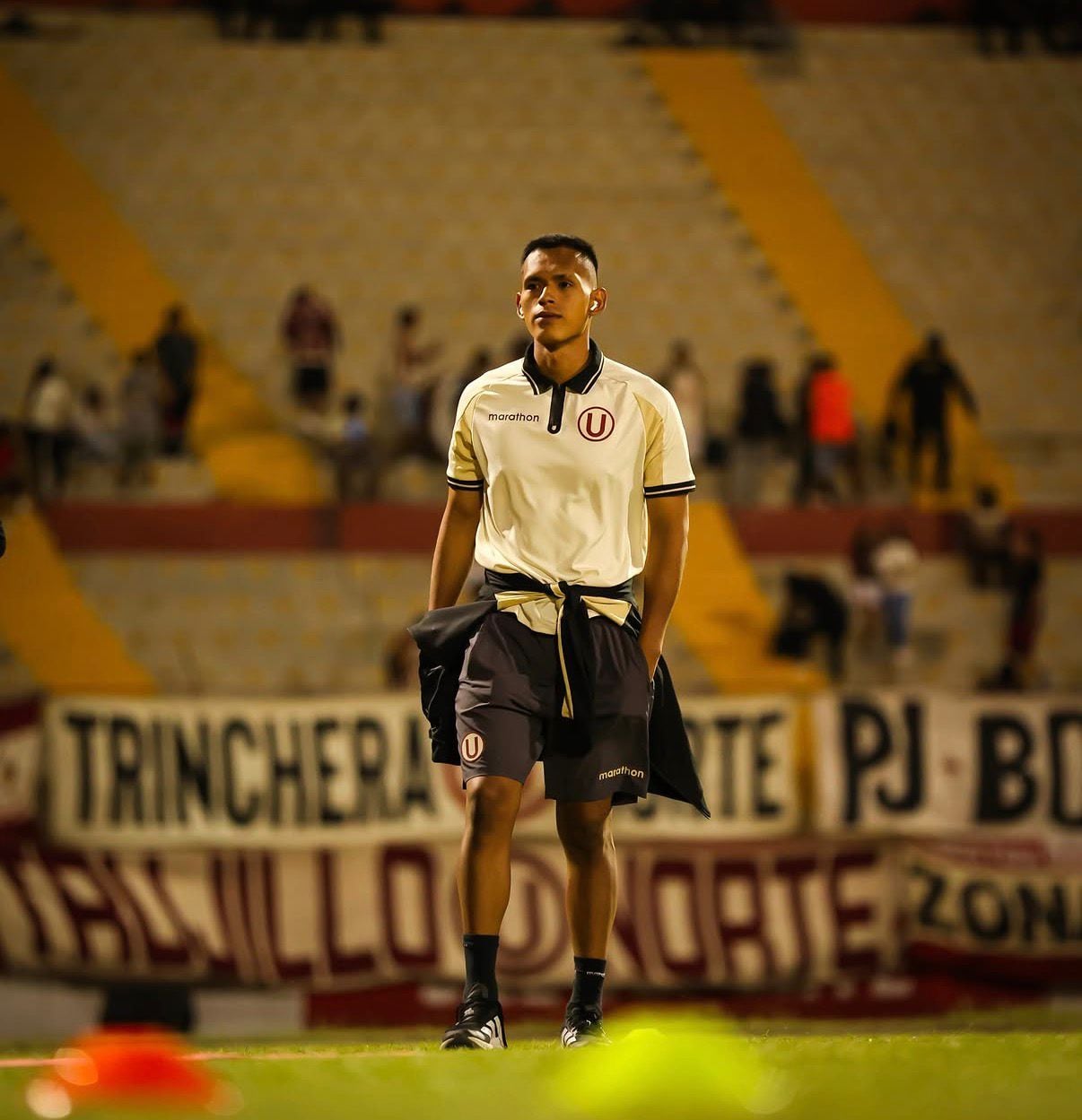 Os jogadores do Universitario já estão no estádio Mansiche.