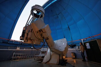 El cometa verde observado desde Grecia. Fuente: Reuters / Alkis Konstantinidis.