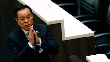 El rey de Tailandia aprueba