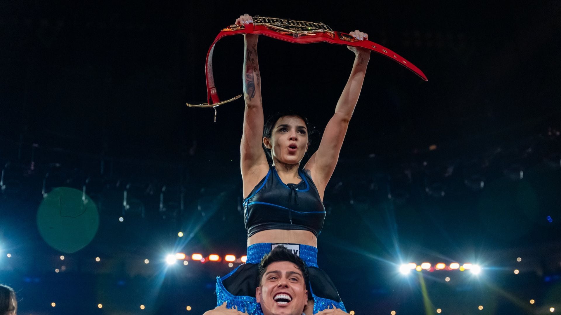 La trayectoria de Karely Ruiz incluye participaciones en televisión, colaboraciones con figuras del entretenimiento y actividades sociales con seguidores. - (X@supernovaboxing)