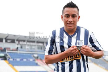 Presentación de Christian Cueva con Alianza Lima en 2014 (Club Alianza Lima).