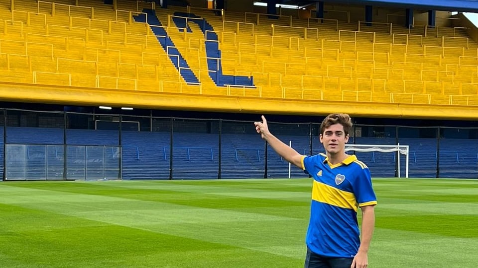 Franco Colapinto en La Bombonera, en octubre de 2022 (@BocaJuniors)