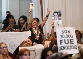 Las víctimas celebrando el fallo