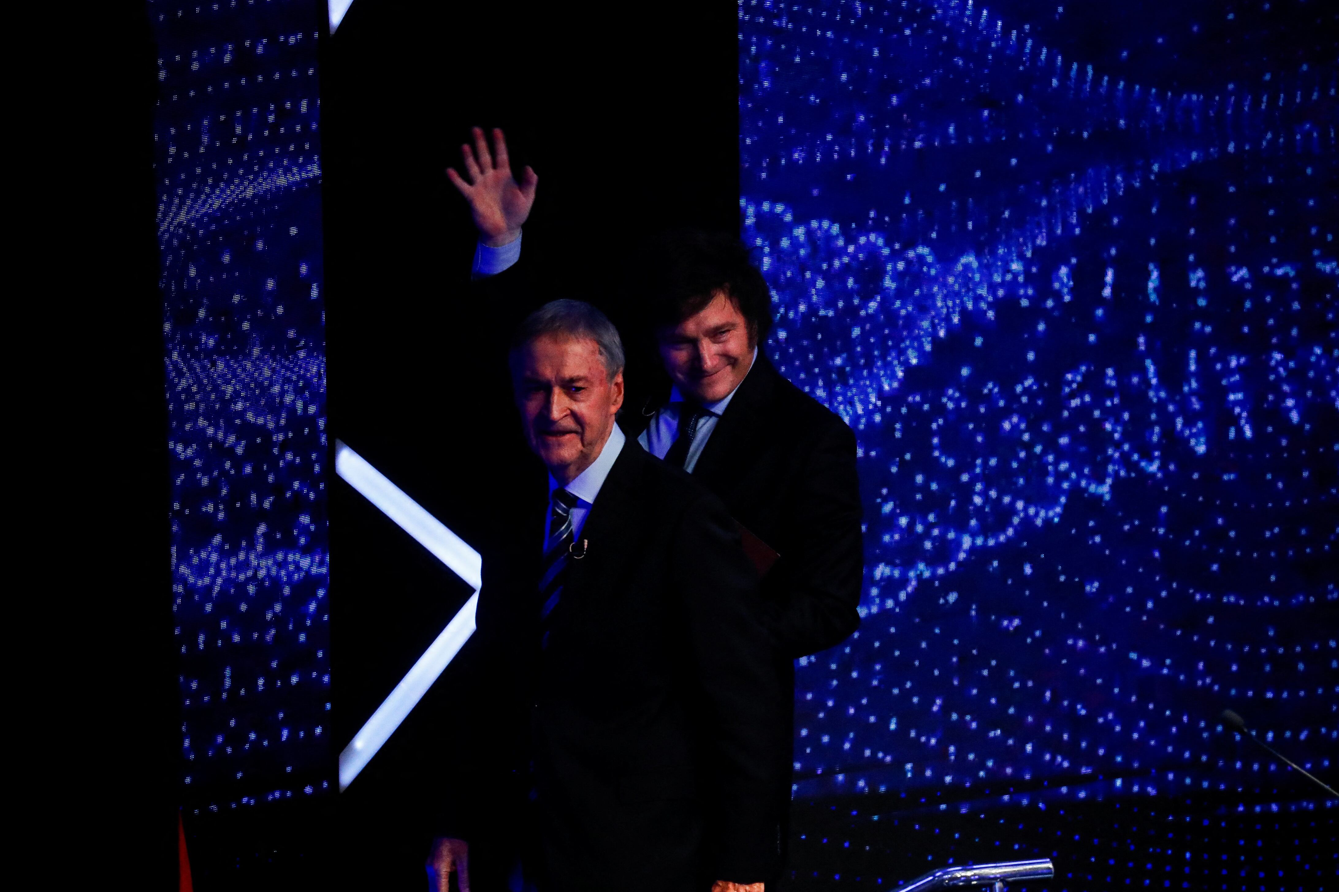 Schiaretti y Milei durante el debate presidencial del 2023 (REUTERS/Agustin Marcarian/Pool)
