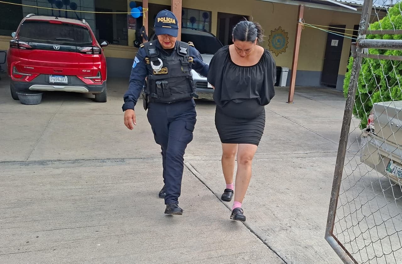 Celos, alcohol y armas: detienen en Guatemala a mujer que disparó contra su pareja