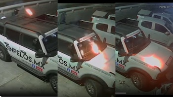 Lanzan explosivos a camioneta de