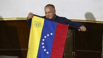 Venezuela eleva a un centenar