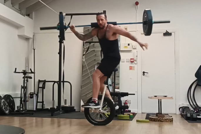El deportista inició la práctica del monociclo a los 14 años con el objetivo de seguir una disciplina diferente (Créditos: Guinness World Records)