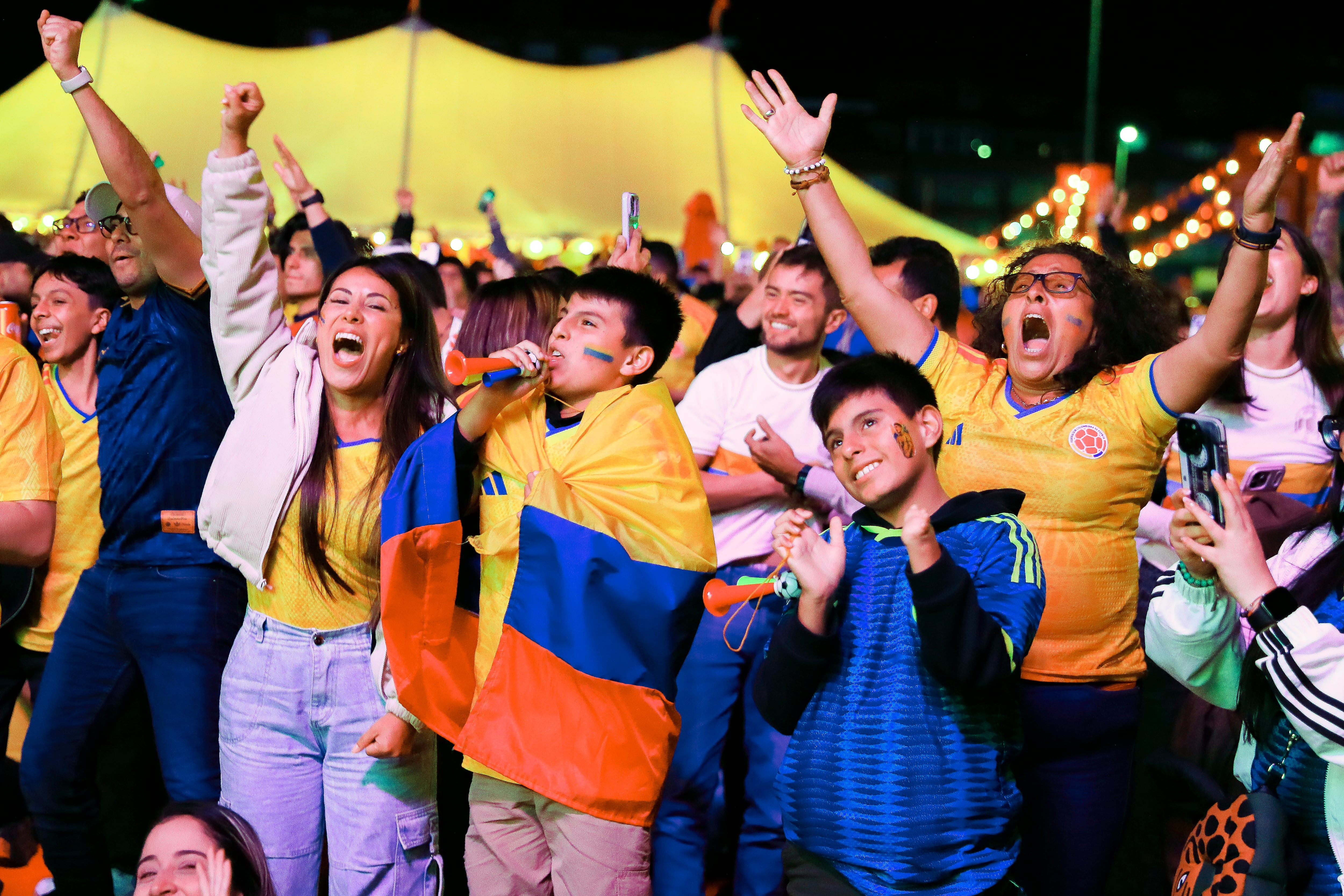 Estudios sobre Mundiales asociaron los partidos de alta carga emocional con más eventos cardiovasculares en personas con factores de riesgo (EFE/Carlos Ortega)