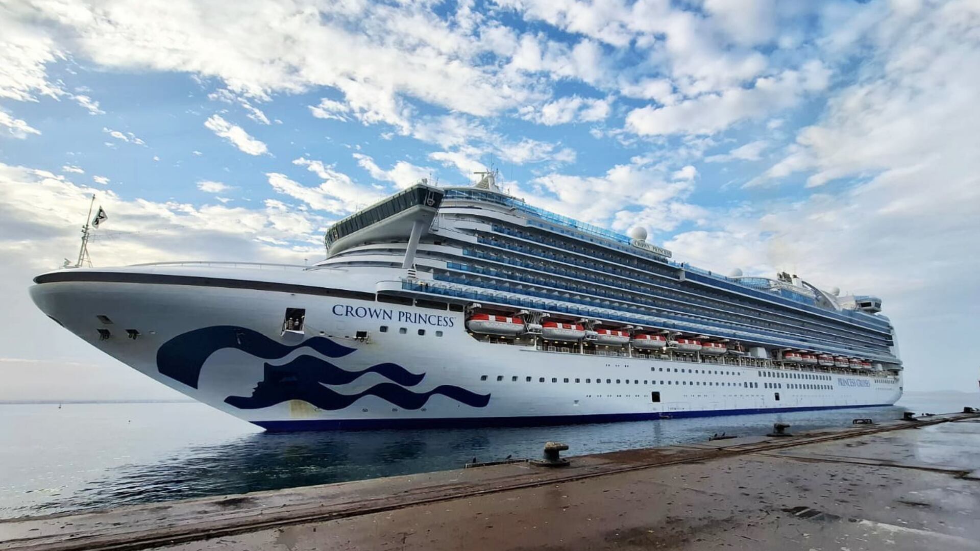 Migraciones realiza control migratorio a casi 4.000 pasajeros y tripulantes de crucero Crown Princess